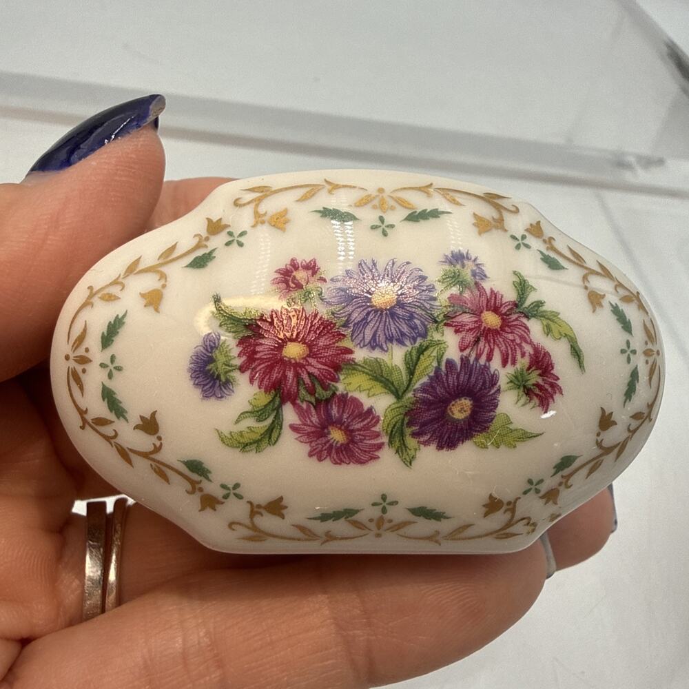 DAR ‘81 Limoges Porcelain Daughters American Revolution China Aster trinket box